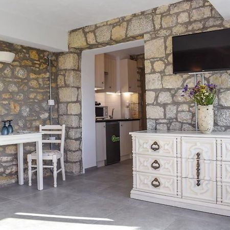 Villa Coastal Stone Hideaway With Stunning Scenery Kitriaí Exterior foto