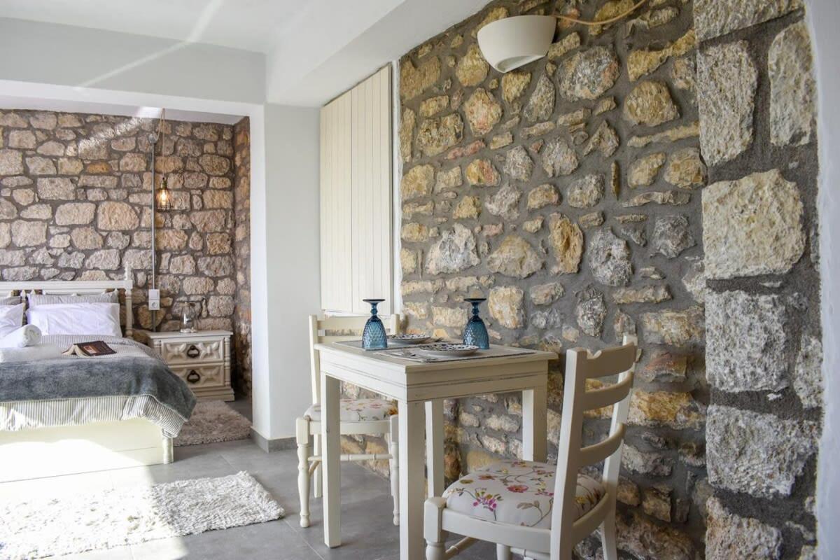 Villa Coastal Stone Hideaway With Stunning Scenery Kitriaí Exterior foto