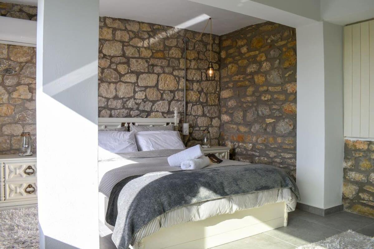 Villa Coastal Stone Hideaway With Stunning Scenery Kitriaí Exterior foto